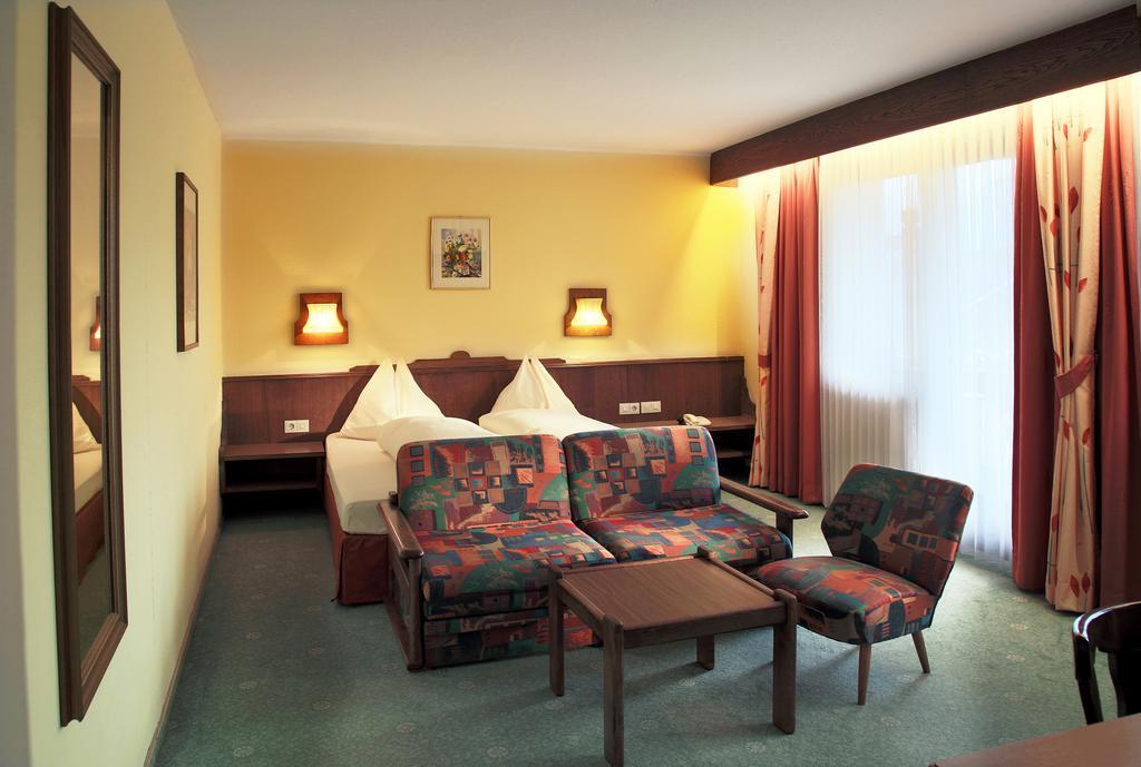 Hotel Sonnenuhr Kramsach Chambre photo